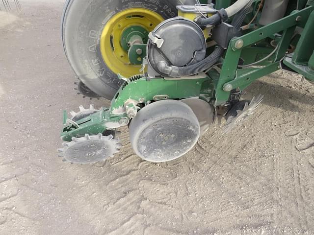 Image of John Deere 1770 equipment image 4