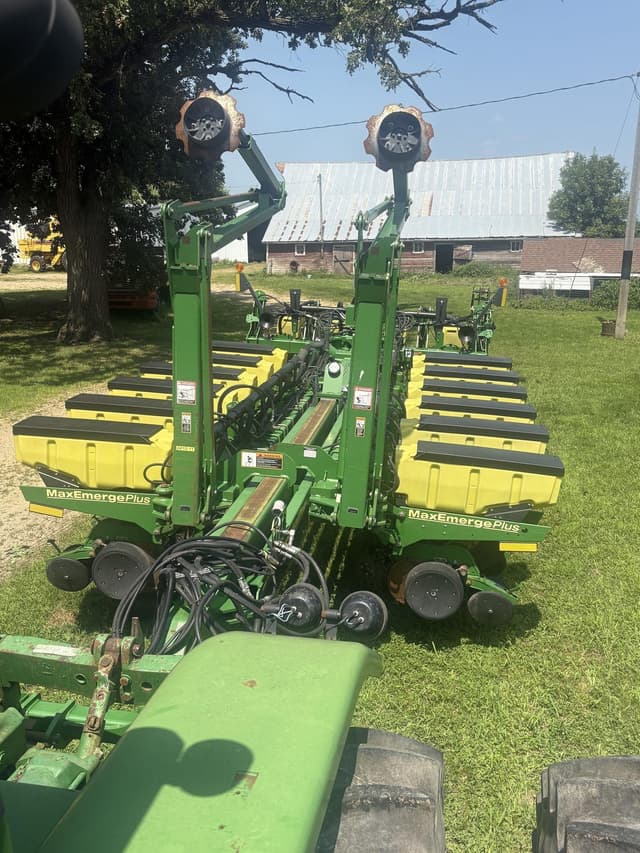 Image of John Deere 1770 equipment image 2