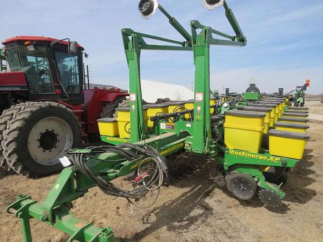 Image of John Deere 1770 equipment image 1