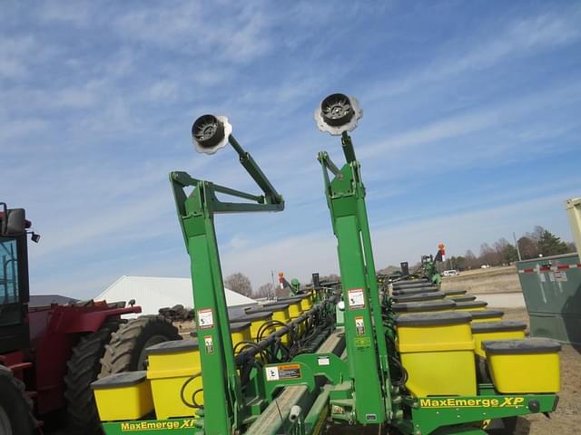 Image of John Deere 1770 equipment image 2