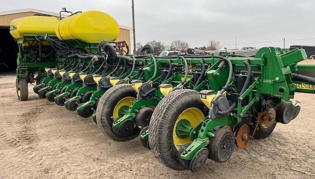 Main image John Deere 1770