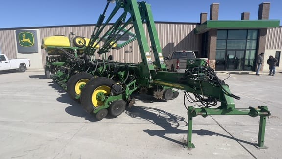 Main image John Deere 1770