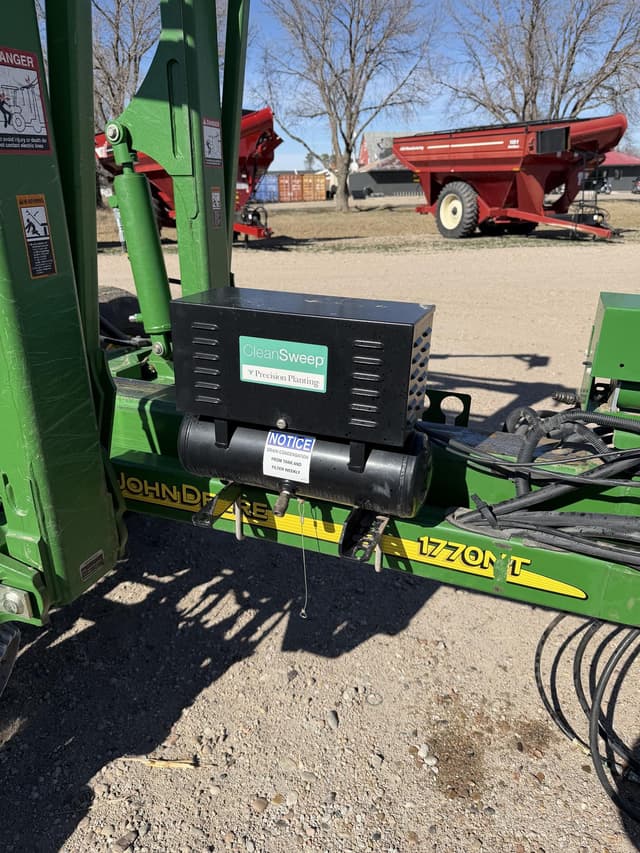Image of John Deere 1770 equipment image 2