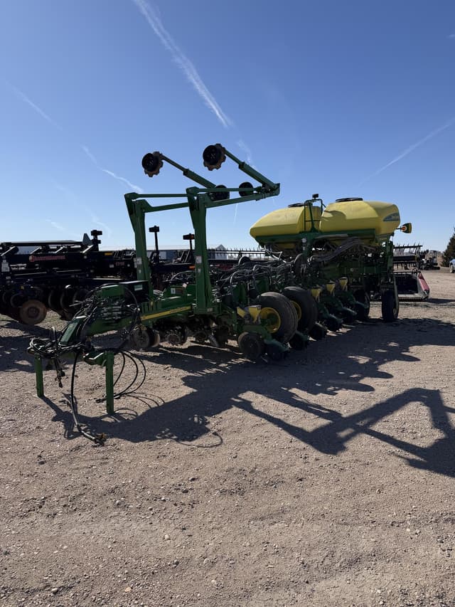 Image of John Deere 1770 equipment image 1