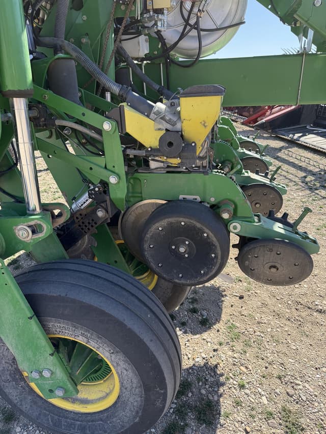 Image of John Deere 1770 equipment image 4