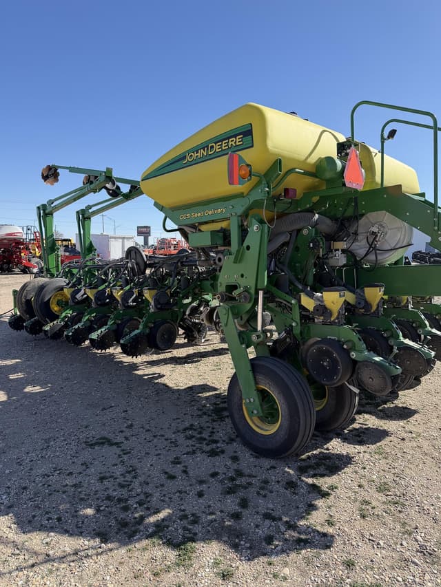 Image of John Deere 1770 equipment image 3