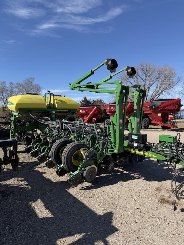 Image of John Deere 1770 equipment image 1