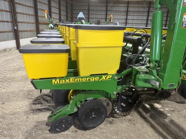 Image of John Deere 1770 equipment image 2