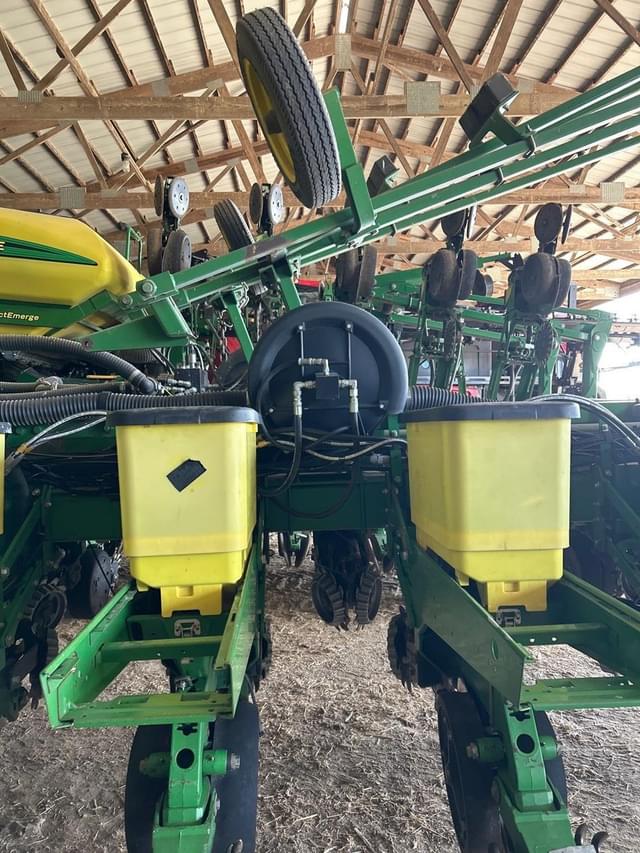 Image of John Deere 1770 equipment image 1