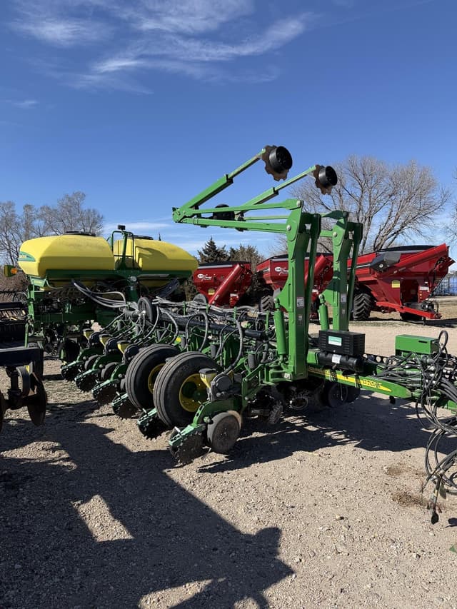 Image of John Deere 1770 equipment image 1