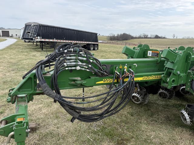 Image of John Deere 1770 equipment image 2