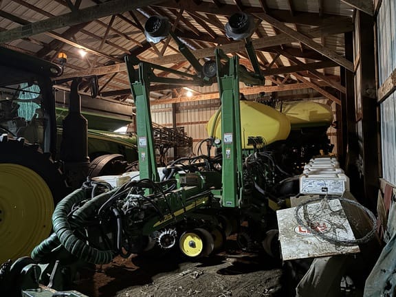 John Deere 1770 Equipment Image0