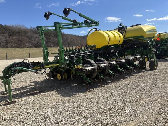 2011 John Deere 1770 Equipment Image0