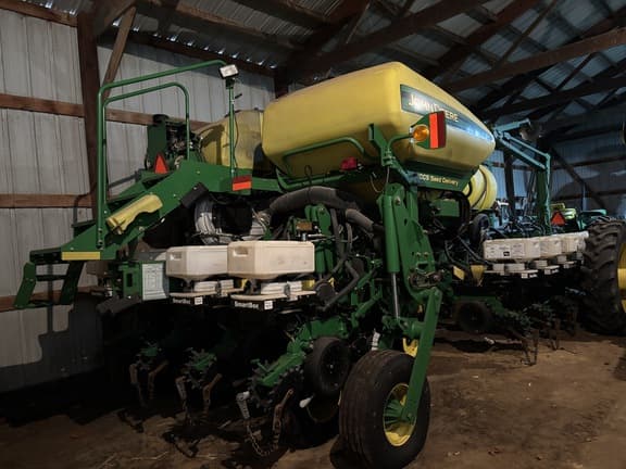 Image of John Deere 1770 equipment image 3