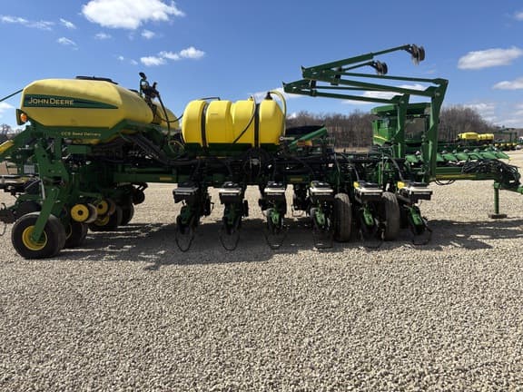 Image of John Deere 1770 equipment image 3