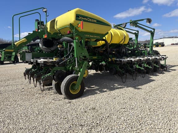 Image of John Deere 1770 equipment image 4