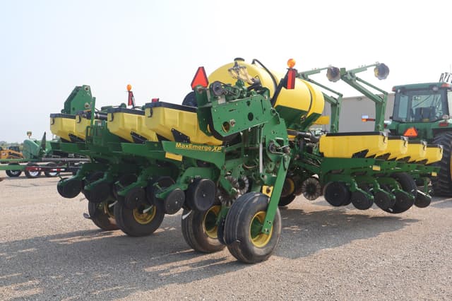 Image of John Deere 1770 equipment image 3