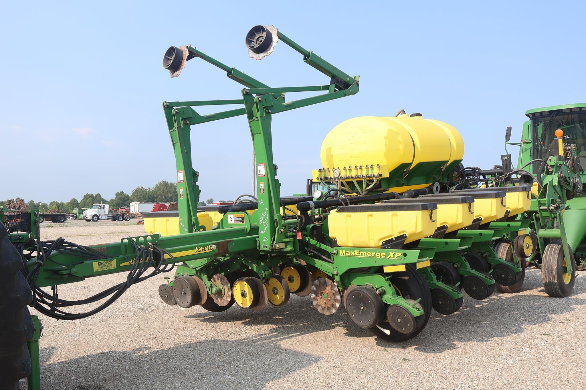 John Deere 1770 Equipment Image0