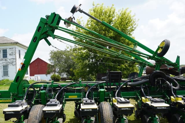 Image of John Deere 1770NT equipment image 2
