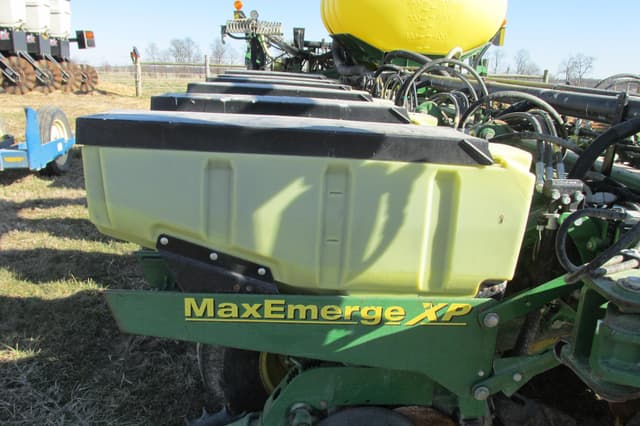 Image of John Deere 1770 equipment image 3