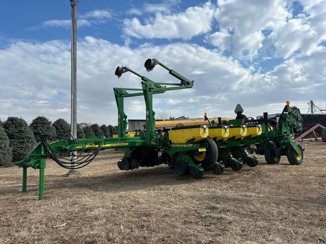 Image of John Deere 1770 equipment image 1