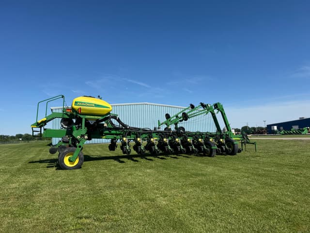 Image of John Deere 1770 equipment image 4