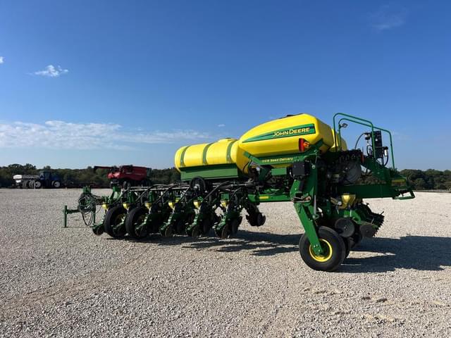 Image of John Deere 1770 equipment image 4