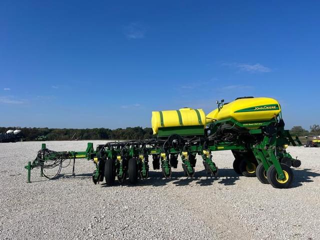 Image of John Deere 1770 equipment image 3