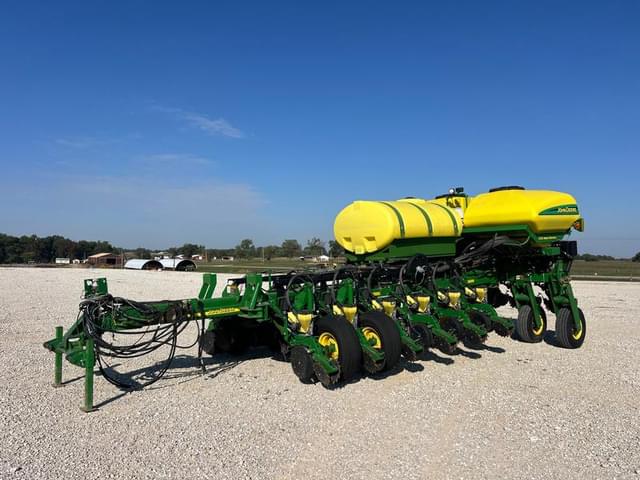 Image of John Deere 1770 equipment image 1