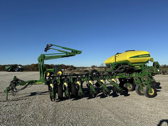 Image of John Deere 1770 equipment image 1