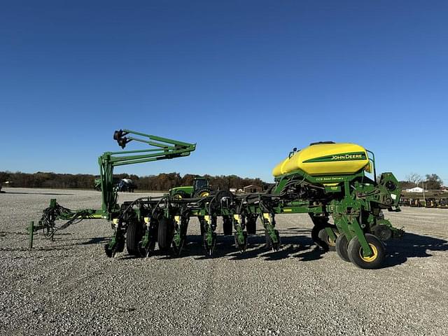 Image of John Deere 1770 equipment image 2