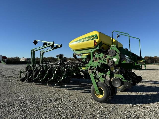 Image of John Deere 1770 equipment image 3