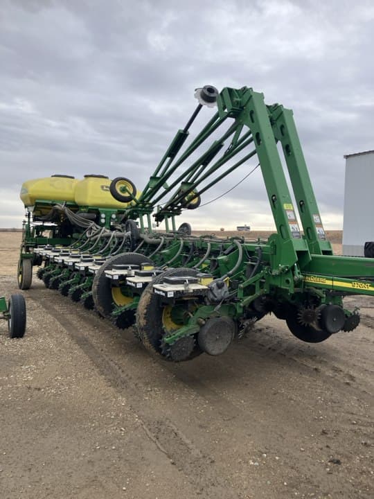 Image of John Deere 1770 equipment image 1