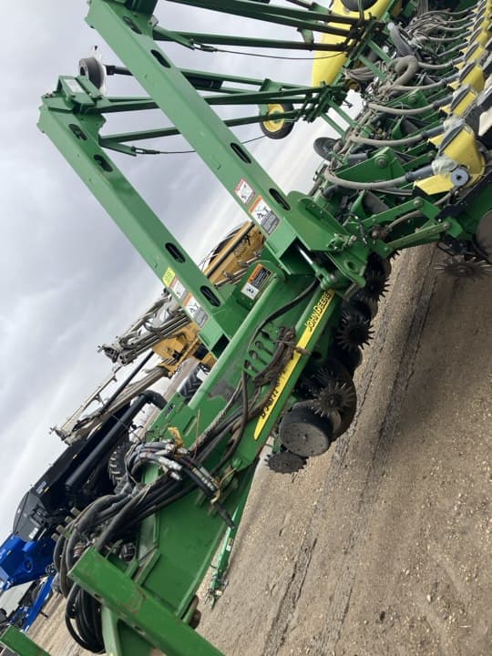 Image of John Deere 1770 equipment image 3