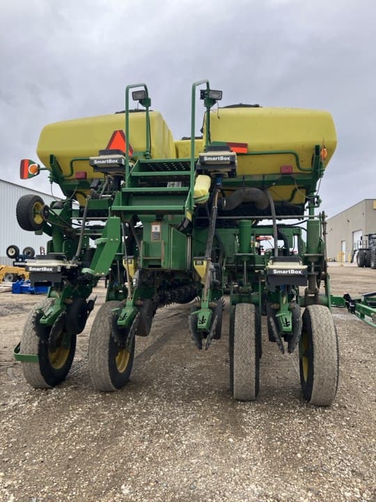 Image of John Deere 1770 equipment image 2