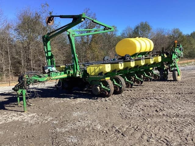 Image of John Deere 1770 equipment image 1