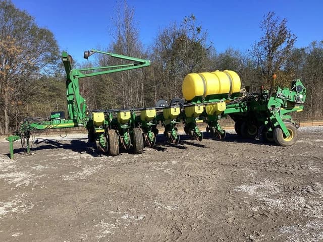 Image of John Deere 1770 equipment image 2