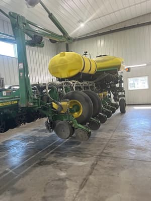2006 John Deere 1770 Image