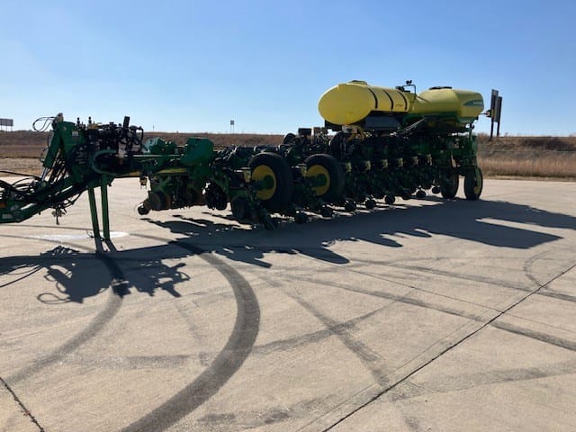 2012 John Deere 1770 Equipment Image0