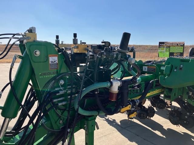 Image of John Deere 1770 equipment image 3