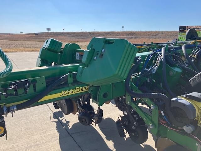 Image of John Deere 1770 equipment image 4