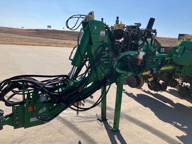 Image of John Deere 1770 equipment image 2