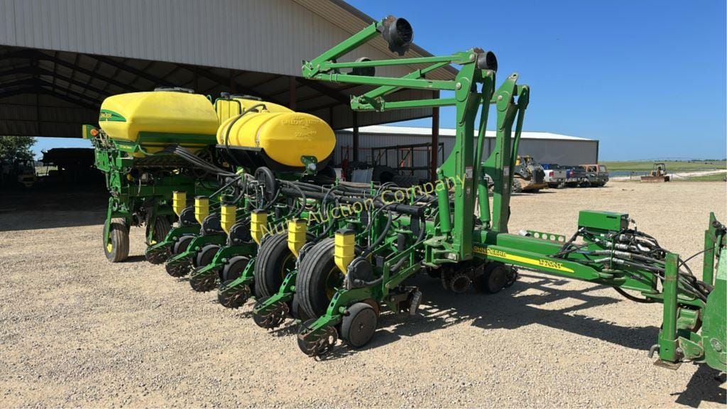 John Deere 1770 Equipment Image0