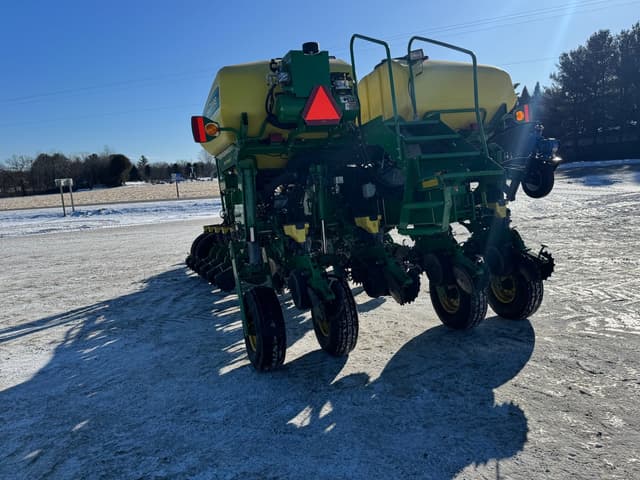 Image of John Deere 1775 equipment image 3