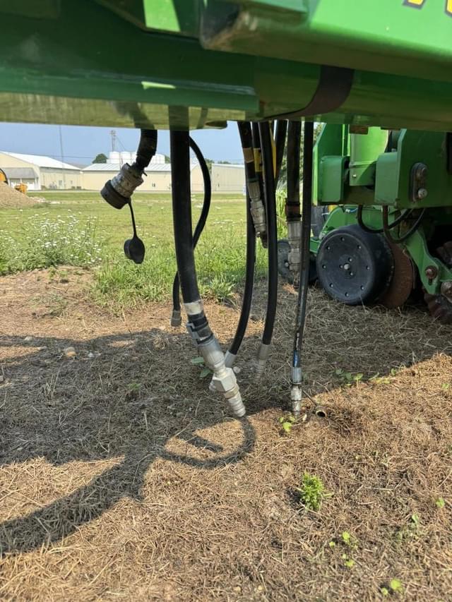 Image of John Deere 1775 equipment image 3