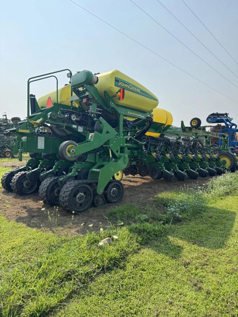Image of John Deere 1775 Primary image