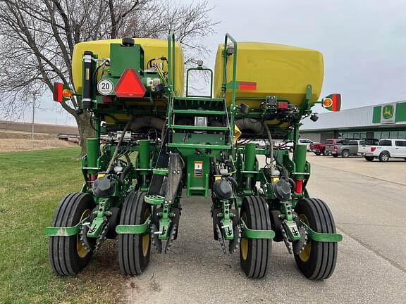 Image of John Deere 1775 equipment image 4