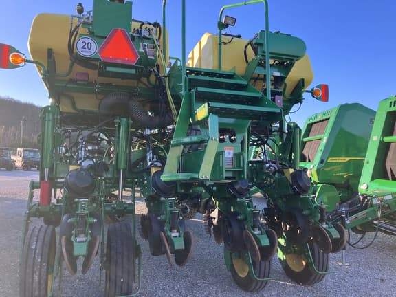 Image of John Deere 1775 Primary image