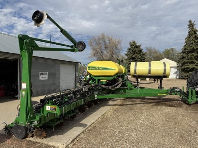 Image of John Deere 1775 equipment image 1