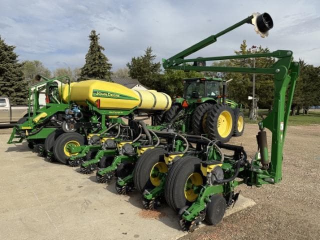 Image of John Deere 1775 equipment image 3